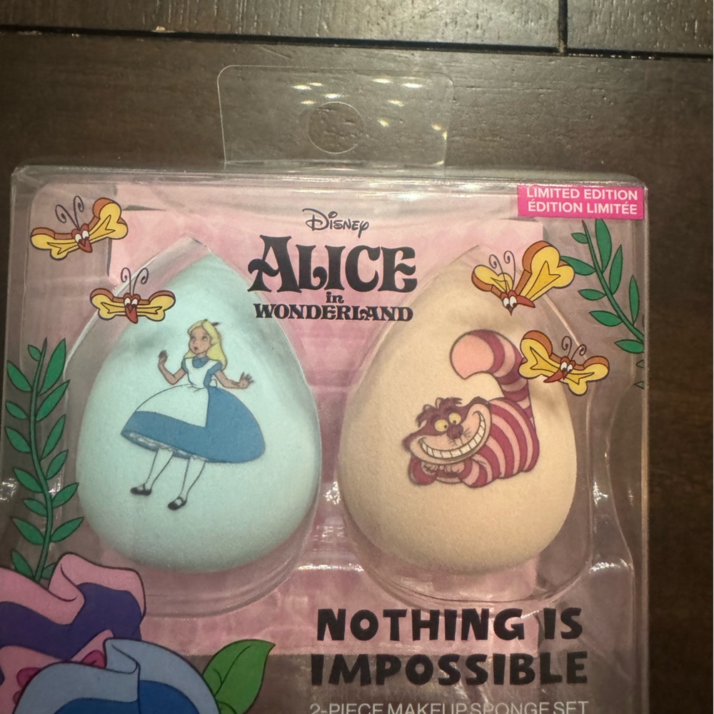 BNIB Wet n Wild Alice in Wonderland sponge set